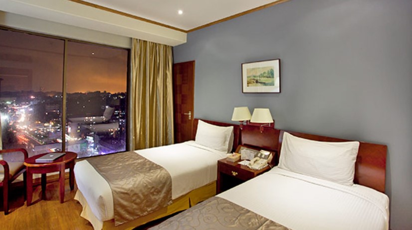 The Peninsula Chittagong room price: