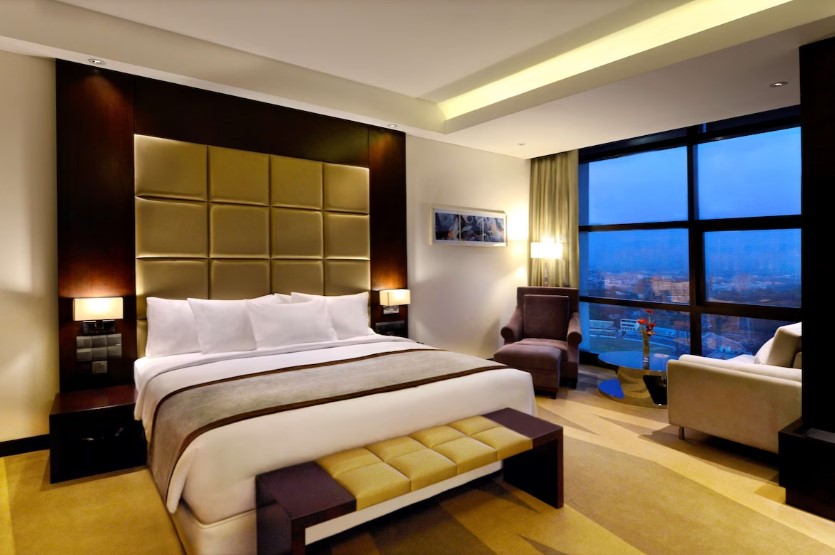 Radisson Blu Hotel room price: